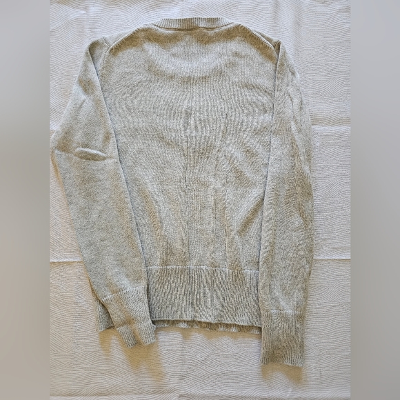 Gap sweater with heart shaped patch - Picture 3 of 3